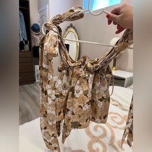 Chloe sleeve ties, floral top in the size XS